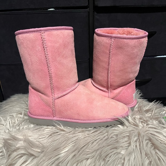 Pink UGG boots - Picture 1 of 5